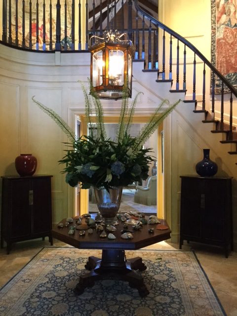 grand entrance staircase arrangment